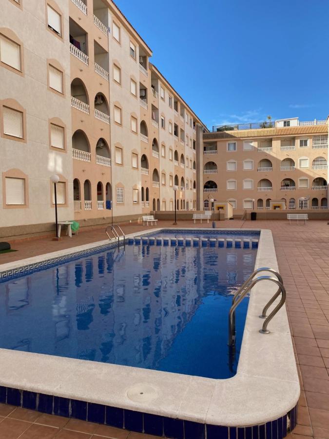 Amazing 2-Bedrooms Apartment With Pool Torrevieja Center Dış mekan fotoğraf