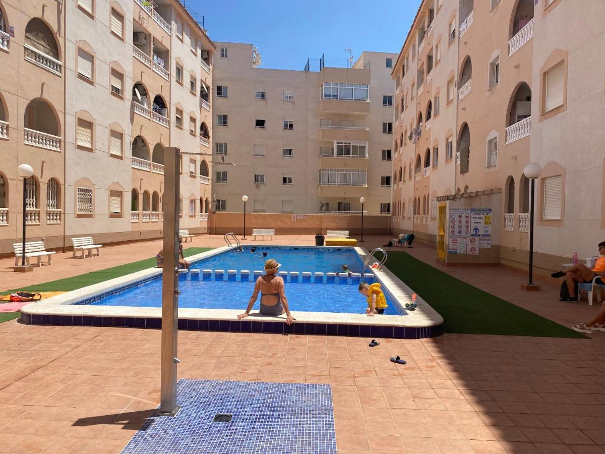 Amazing 2-Bedrooms Apartment With Pool Torrevieja Center Dış mekan fotoğraf